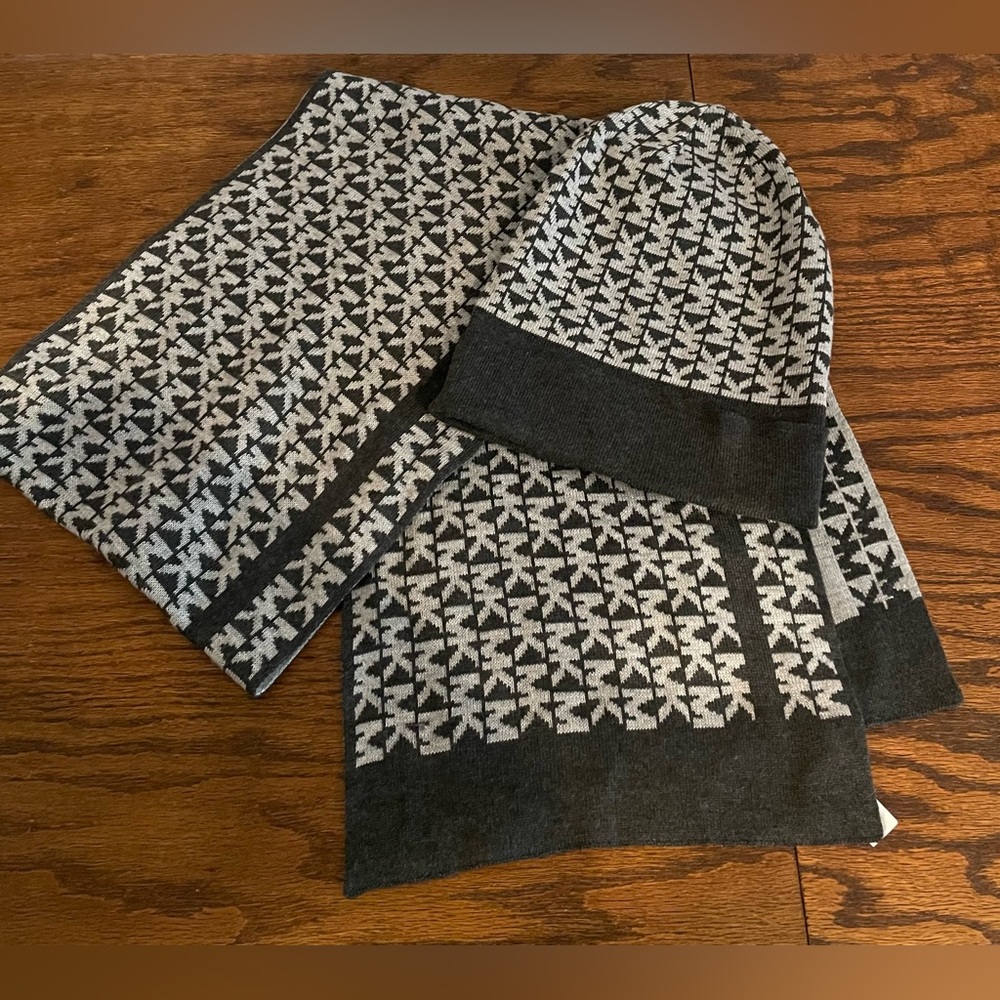 Michael Kors matching hat & scarf